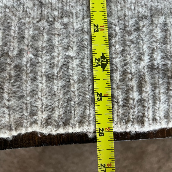 SOLD. Vintage LL Bean Wool Blend Sweater Large - Picture 11 of 11